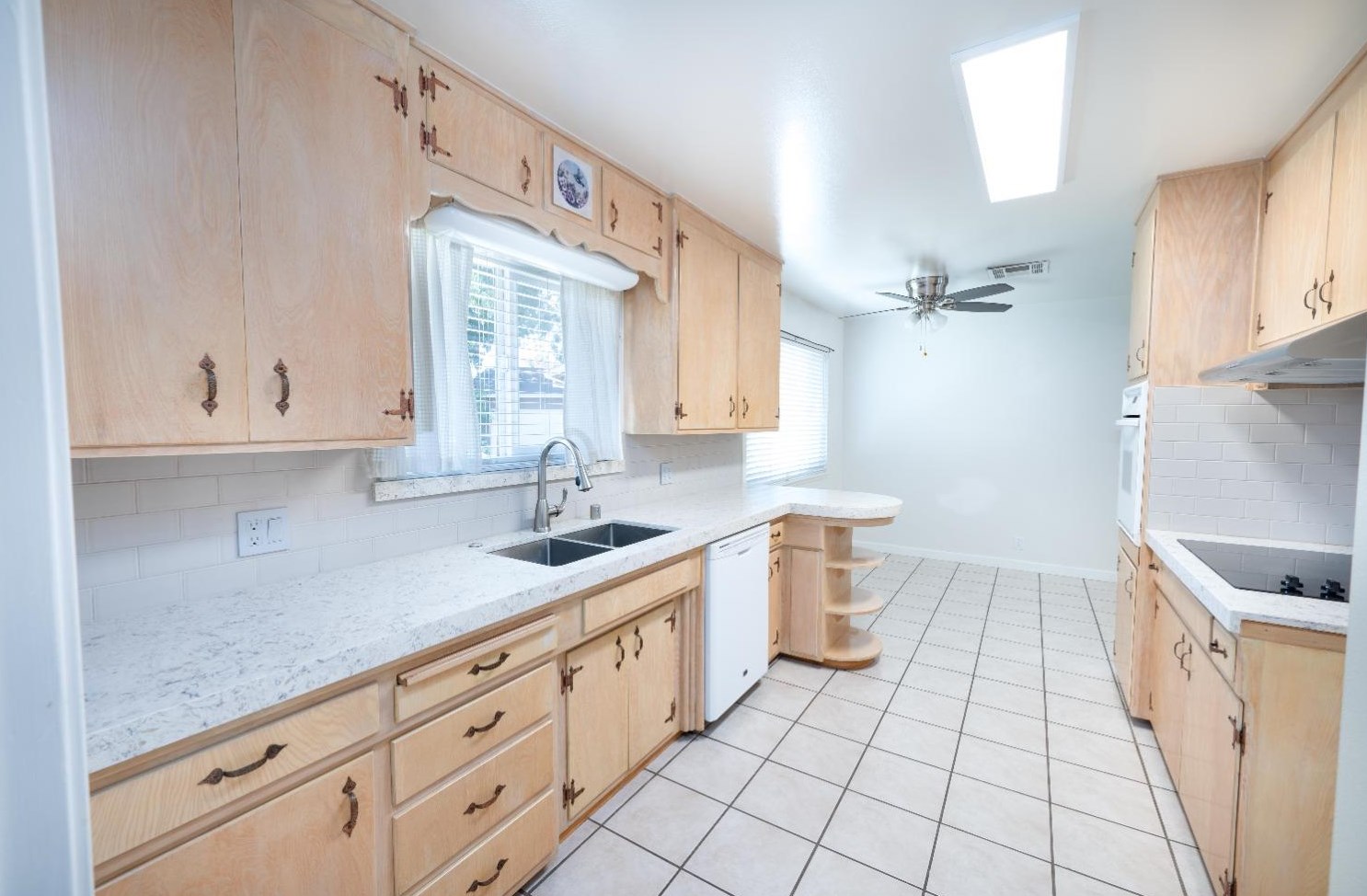 1629 Oakwood Dr, Modesto, CA 95350-4715