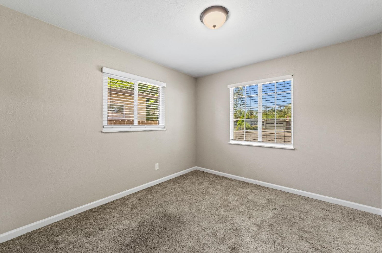 1625 Pennsylvania Ave, West Sacramento CA  95691-4118 exterior