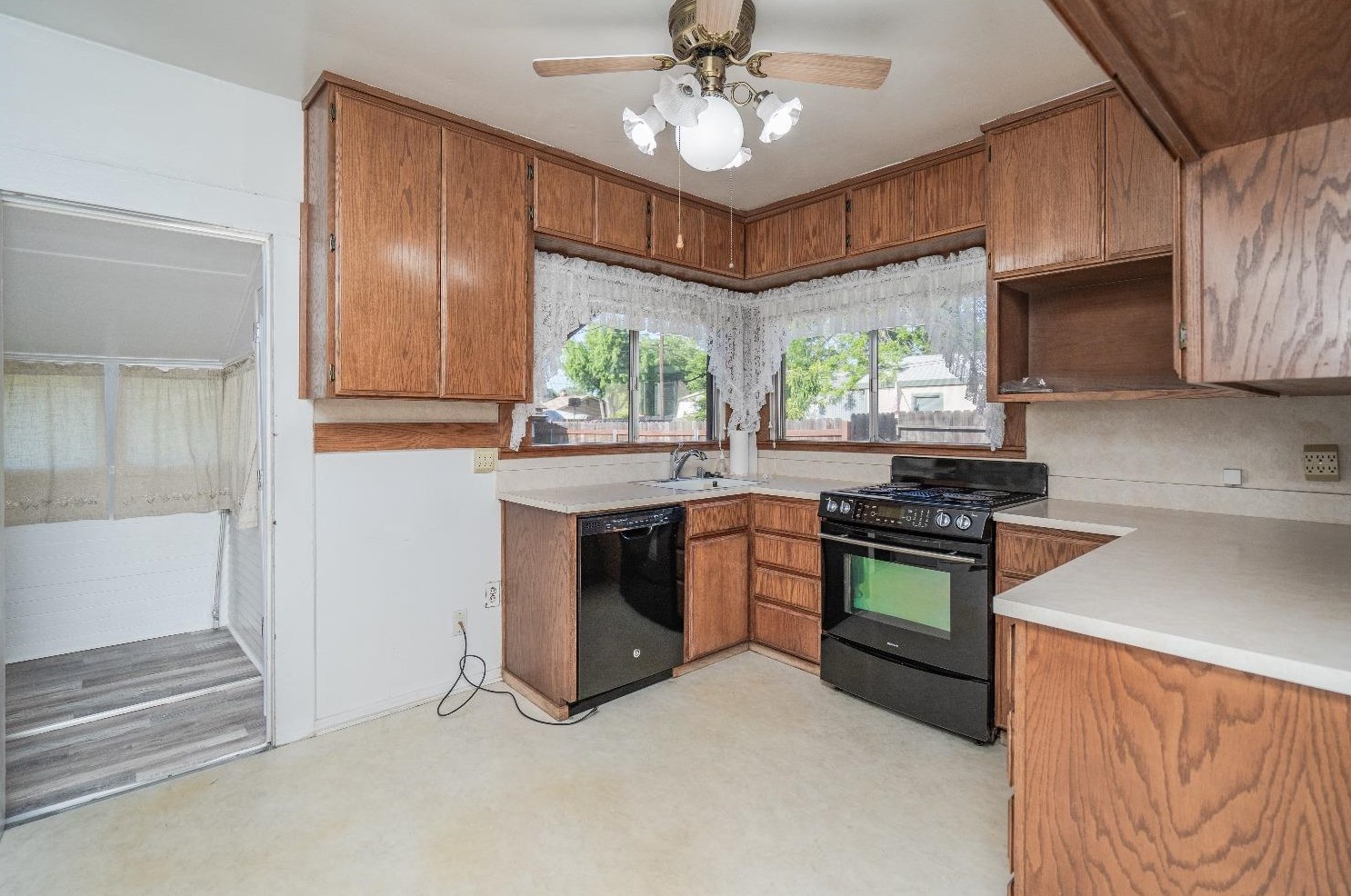 805 Pleasant St, Roseville CA 95678-1446 exterior