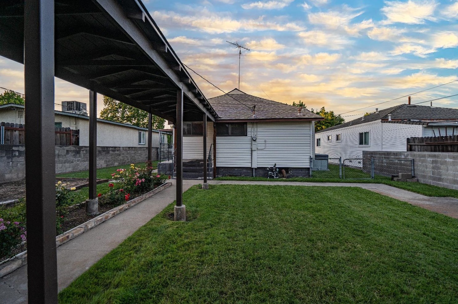 805 Pleasant St, Roseville CA 95678-1446 exterior