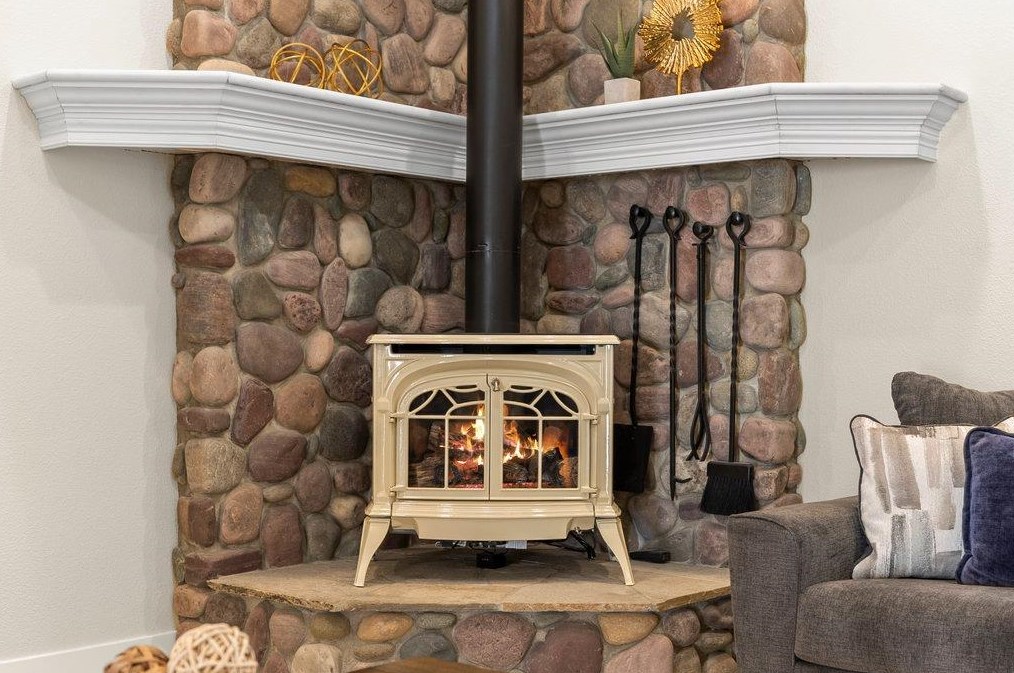 125 Scotia Pne Cir, Grass Valley CA  95945-5418 exterior