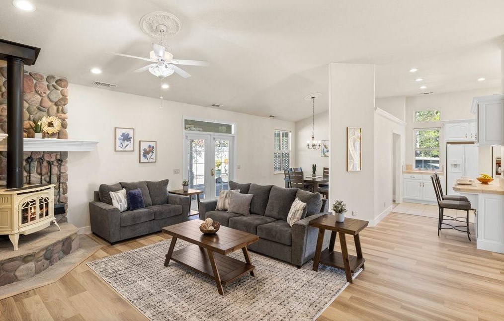 125 Scotia Pne Cir, Grass Valley CA  95945-5418 exterior