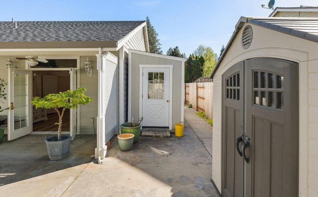 125 Scotia Pne Cir, Grass Valley CA  95945-5418 exterior