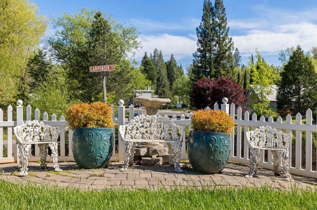 125 Scotia Pne Cir, Grass Valley CA  95945-5418 exterior