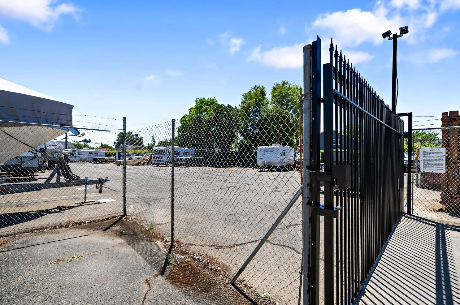 5860 Eureka Ln, Sacramento CA  95842-1640 exterior