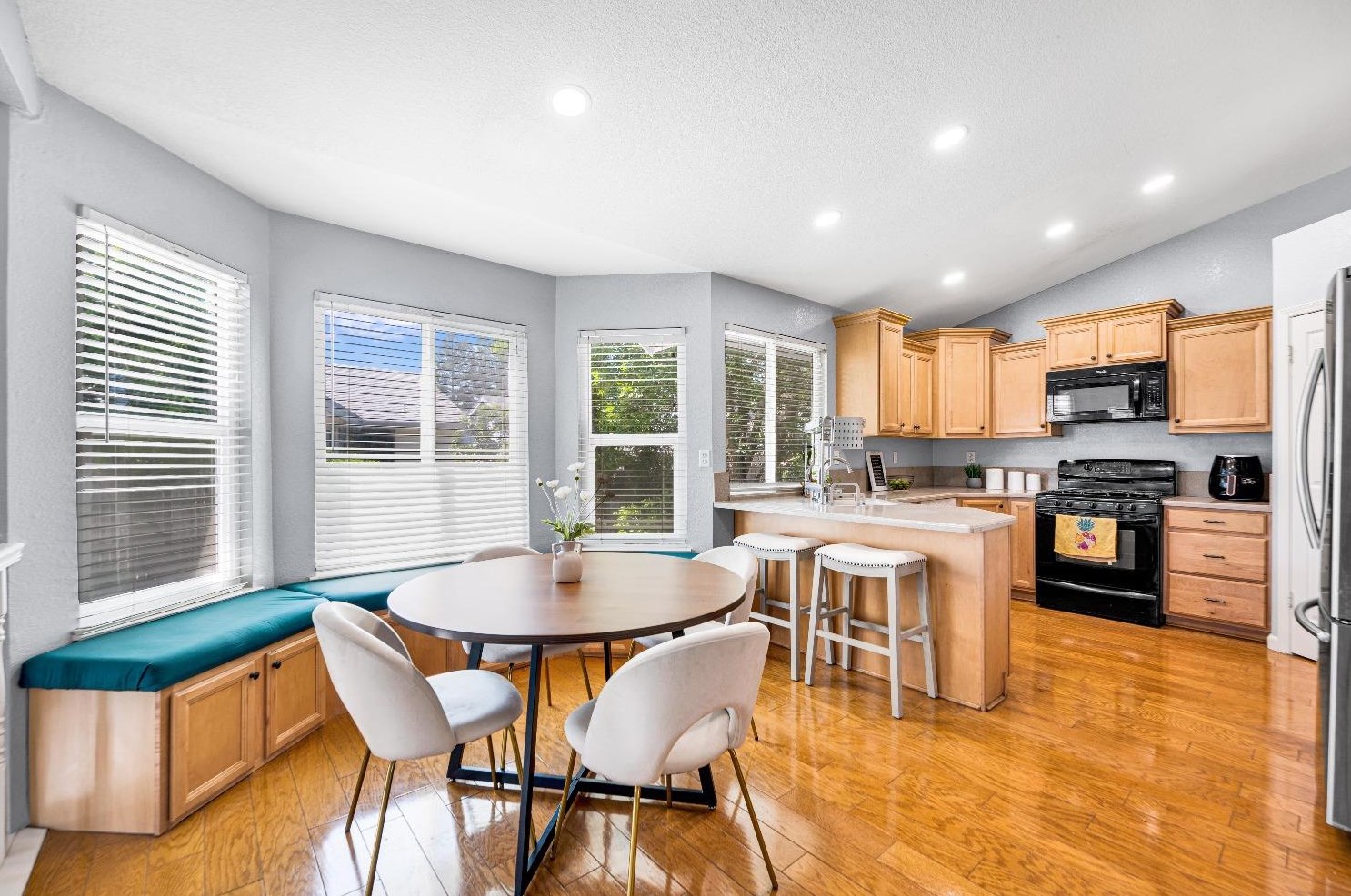 5500 Ravine Creek Way, Elk Grove CA  95758-4716 exterior