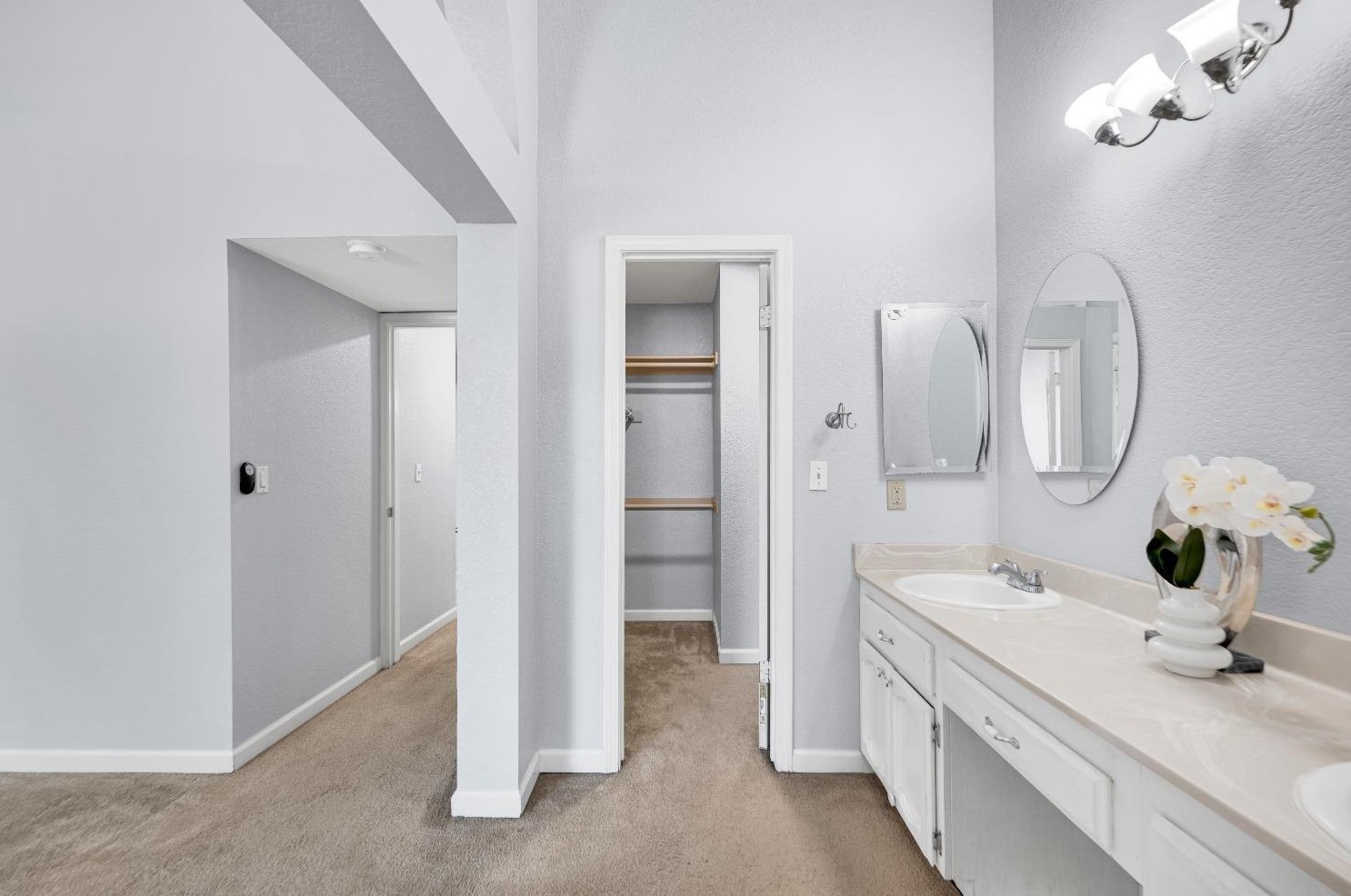 5500 Ravine Creek Way, Elk Grove CA  95758-4716 exterior