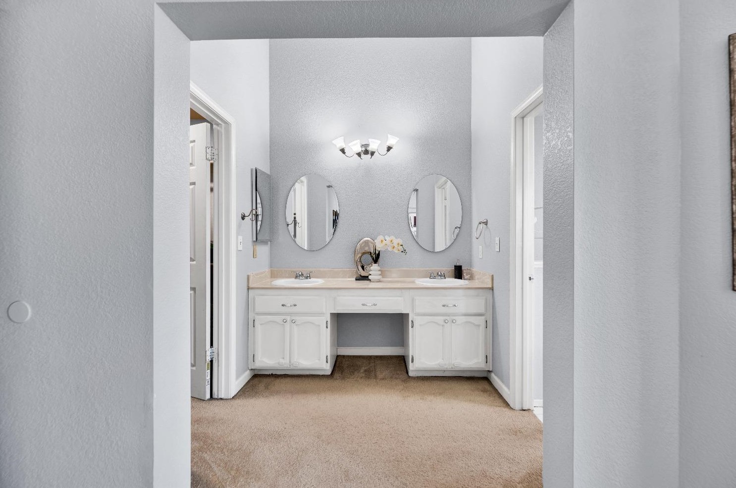 5500 Ravine Creek Way, Elk Grove CA  95758-4716 exterior