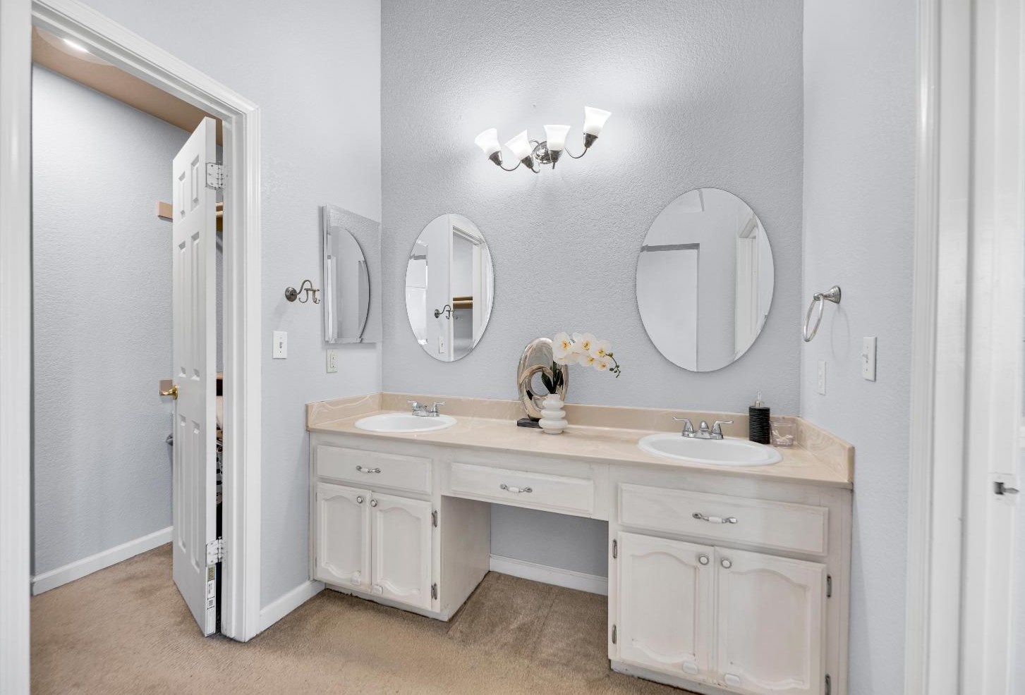 5500 Ravine Creek Way, Elk Grove CA  95758-4716 exterior