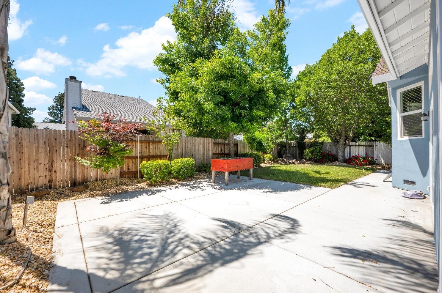 5500 Ravine Creek Way, Elk Grove CA  95758-4716 exterior