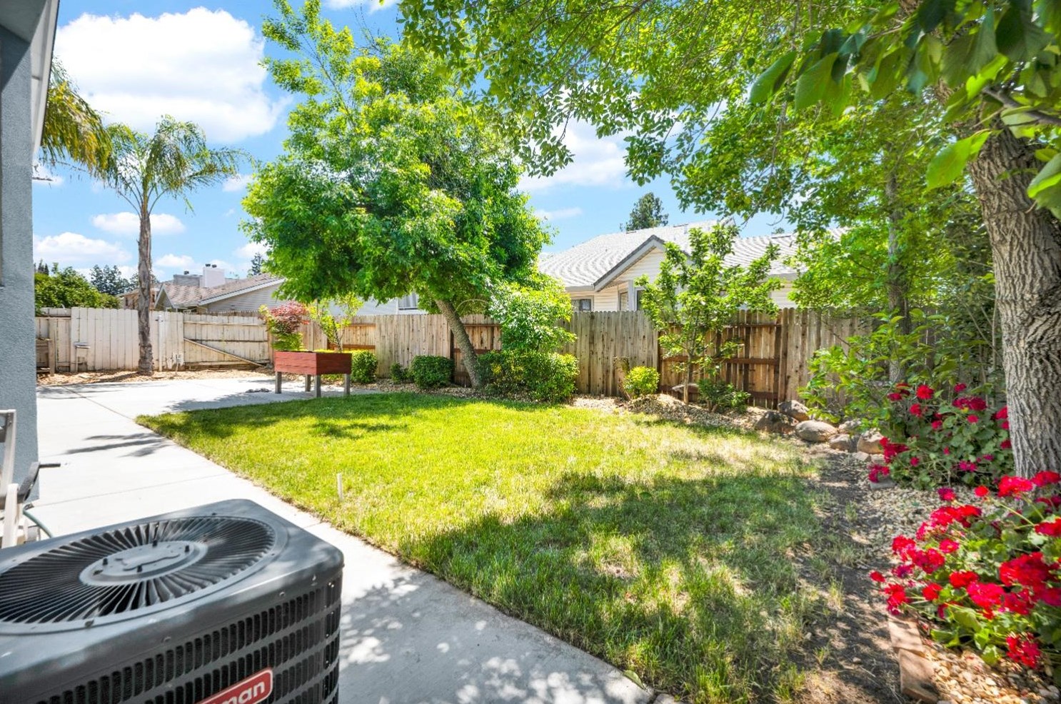 5500 Ravine Creek Way, Elk Grove CA  95758-4716 exterior