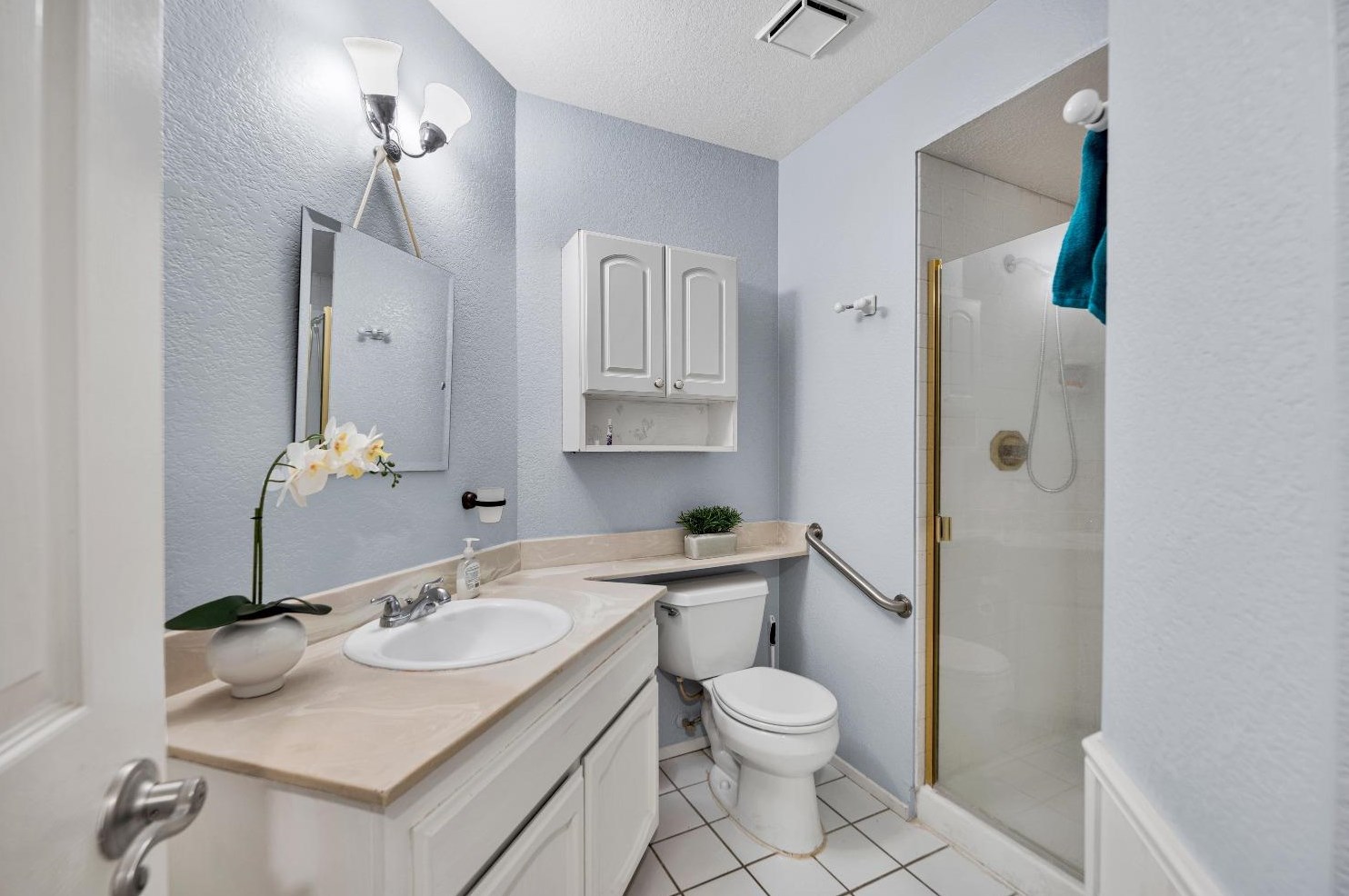 5500 Ravine Creek Way, Elk Grove CA  95758-4716 exterior