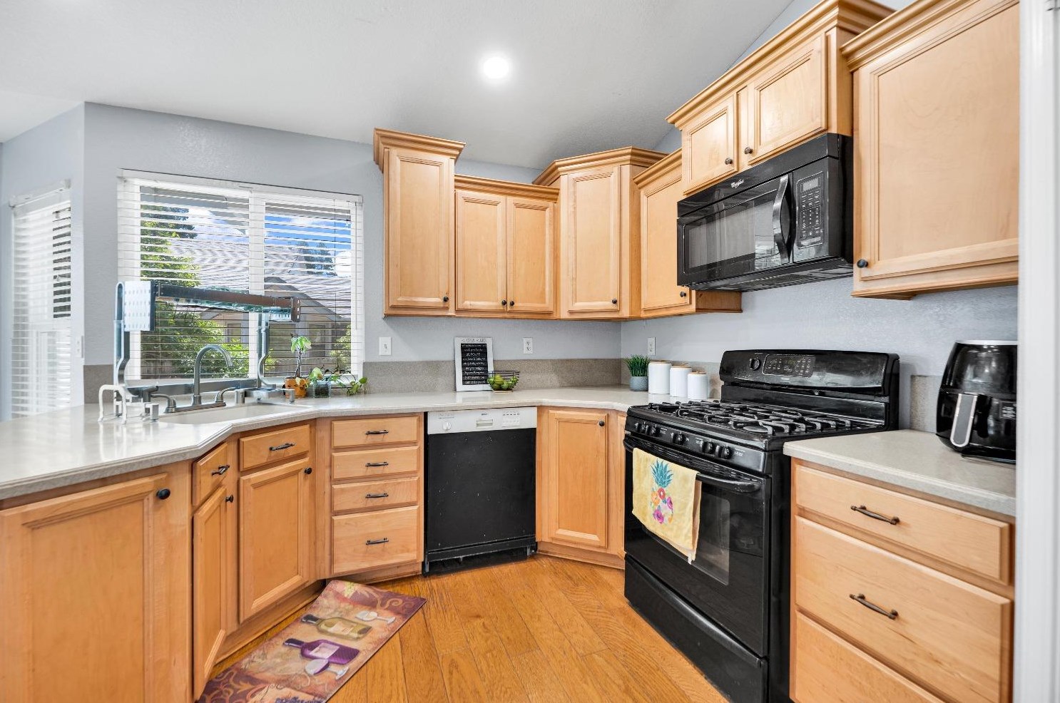 5500 Ravine Creek Way, Elk Grove CA  95758-4716 exterior