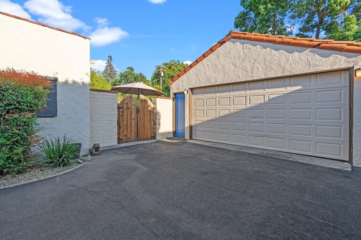 224 Palm Ave, Modesto CA  95350-5422 exterior