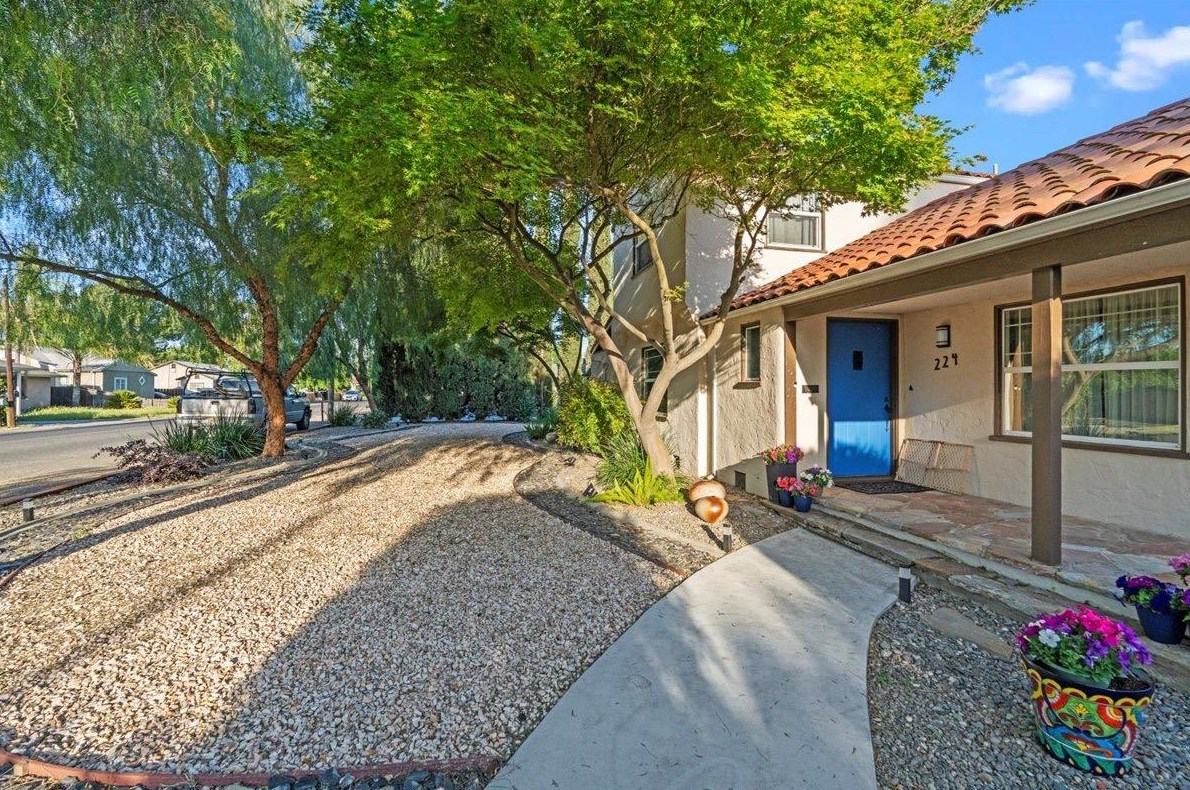 224 Palm Ave, Modesto CA  95350-5422 exterior