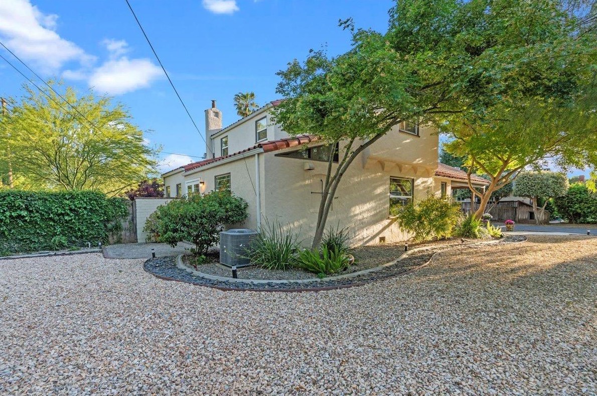 224 Palm Ave, Modesto CA  95350-5422 exterior