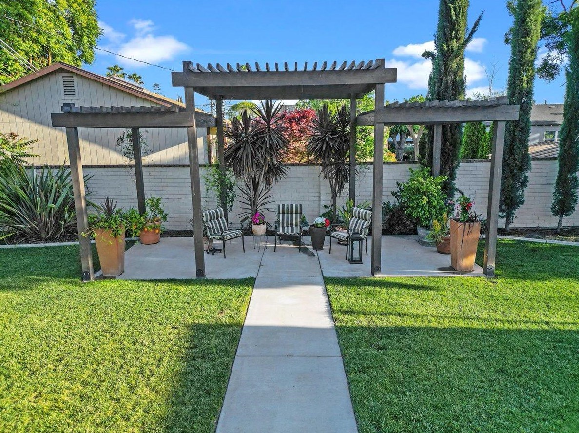 224 Palm Ave, Modesto CA  95350-5422 exterior