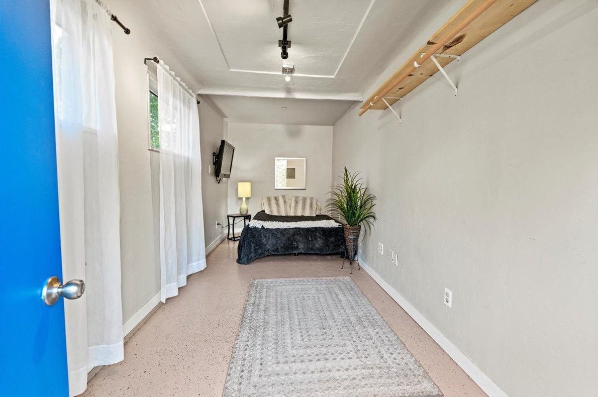 224 Palm Ave, Modesto CA  95350-5422 exterior