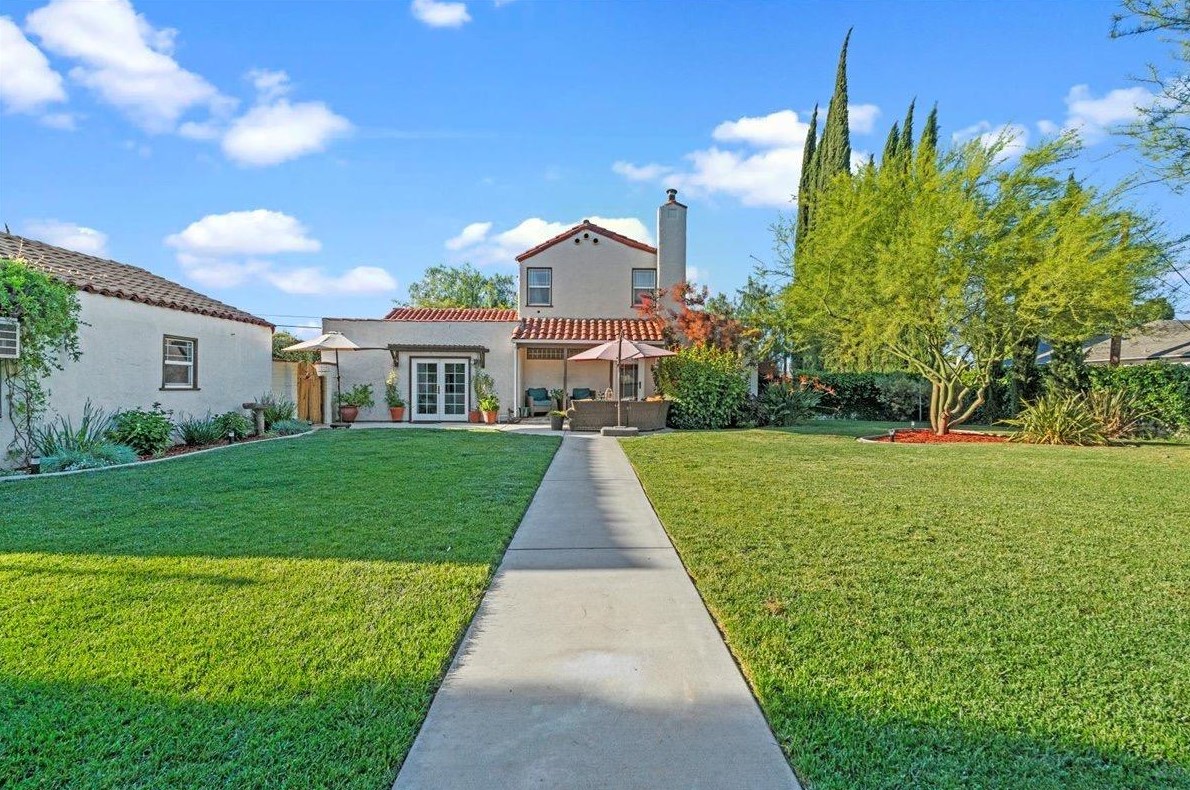 224 Palm Ave, Modesto CA  95350-5422 exterior