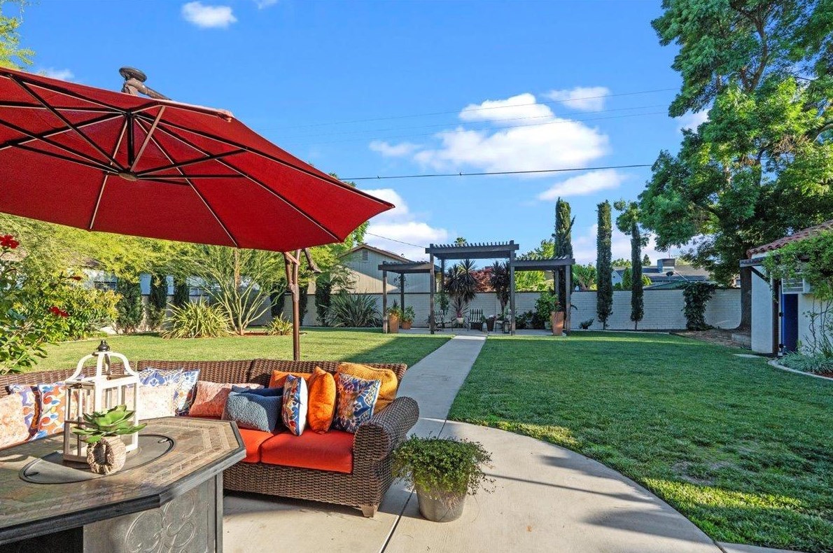 224 Palm Ave, Modesto CA  95350-5422 exterior