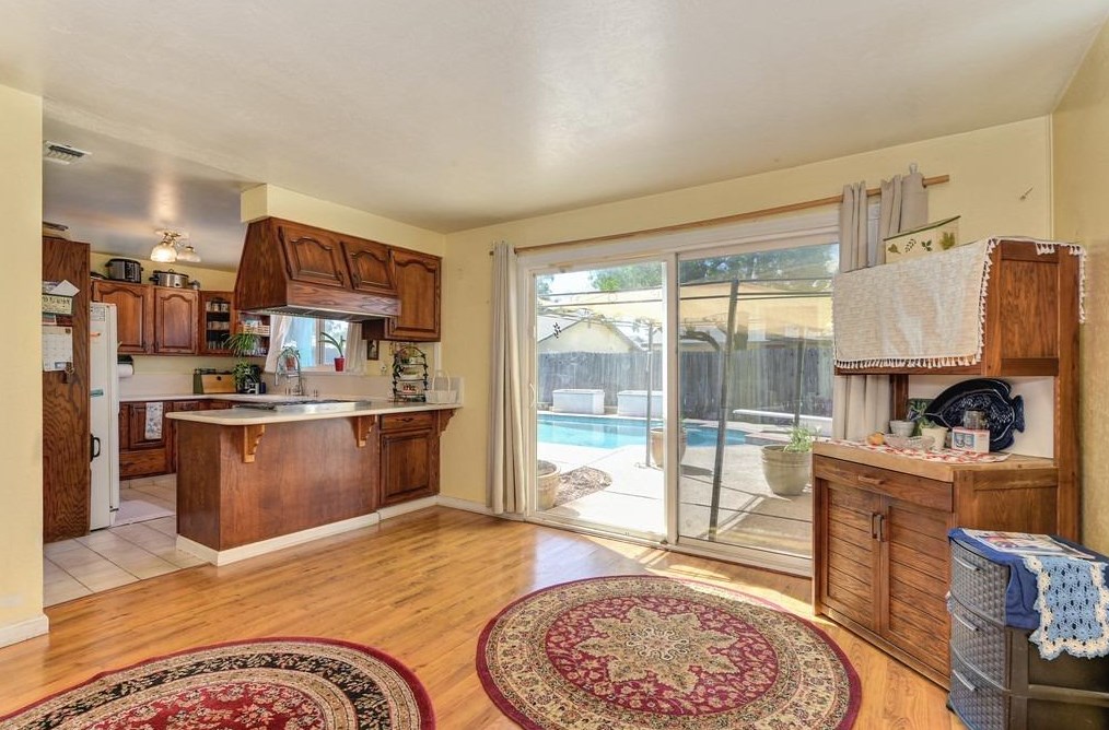 729 Cross St, Woodland CA  95695-4036 exterior