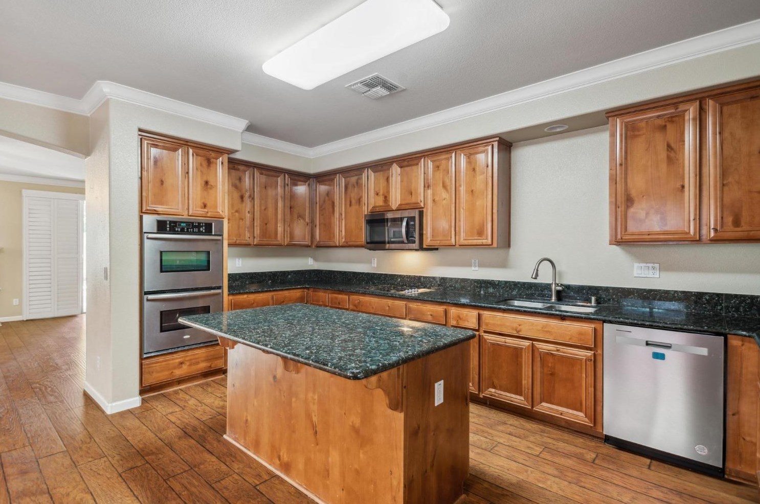 1920 Sevilla Dr, Roseville CA 95747-5062 exterior