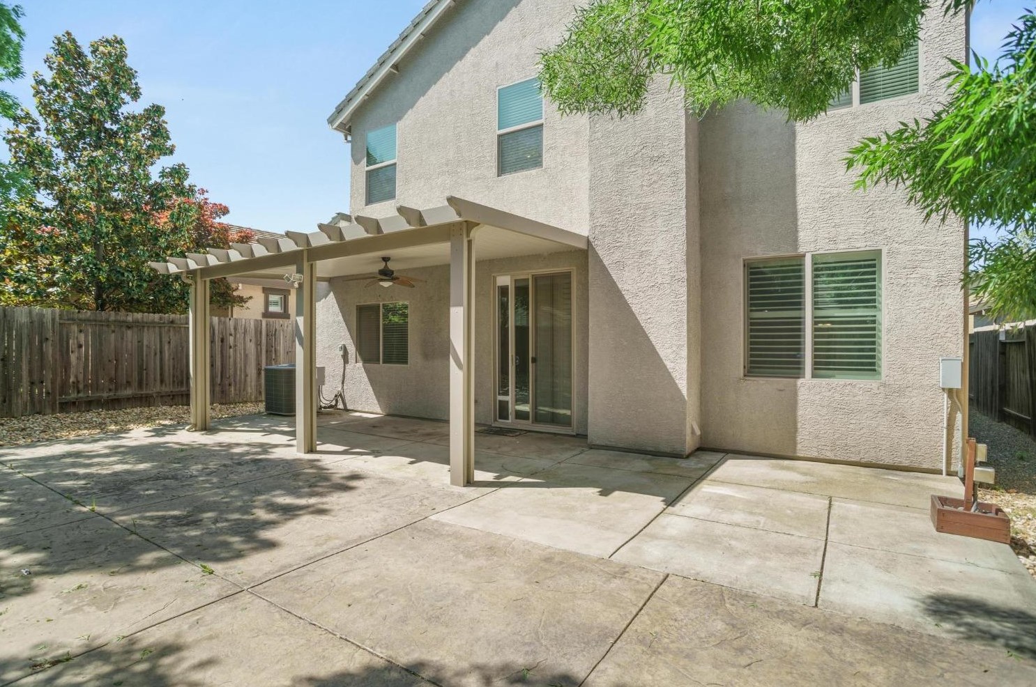 1920 Sevilla Dr, Roseville CA 95747-5062 exterior