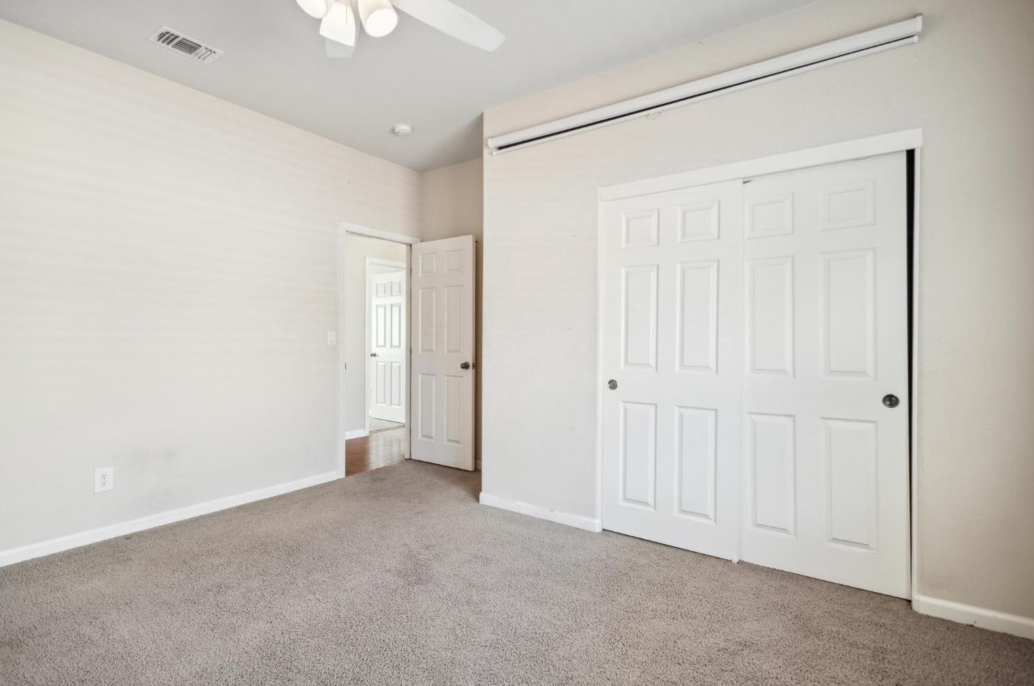 1920 Sevilla Dr, Roseville CA 95747-5062 exterior