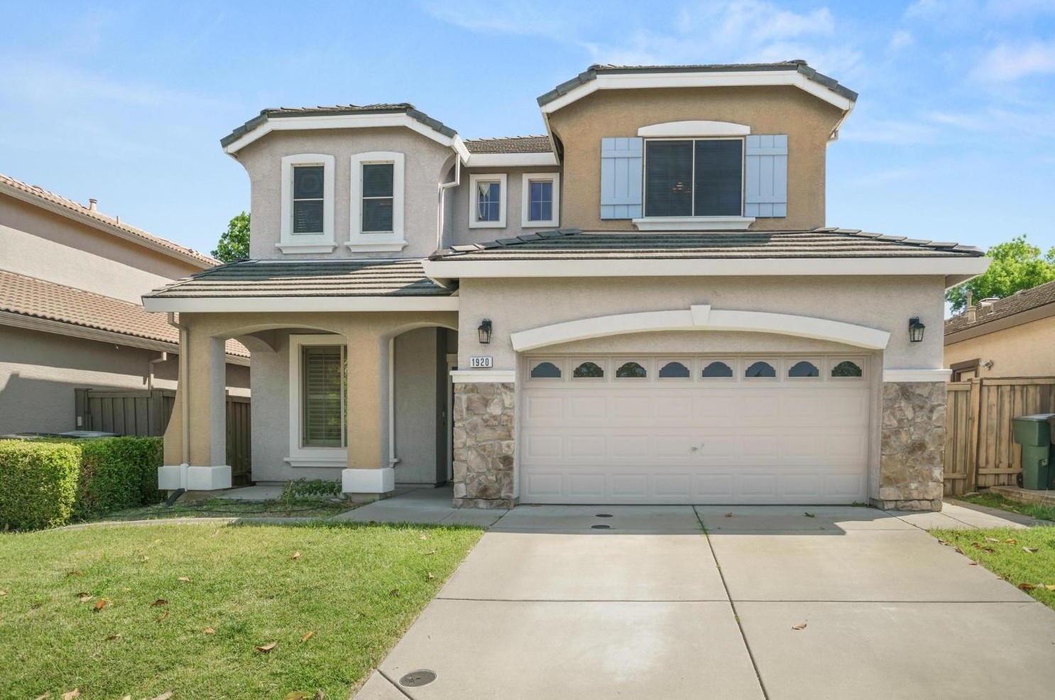 1920 Sevilla Dr, Roseville CA 95747-5062 exterior