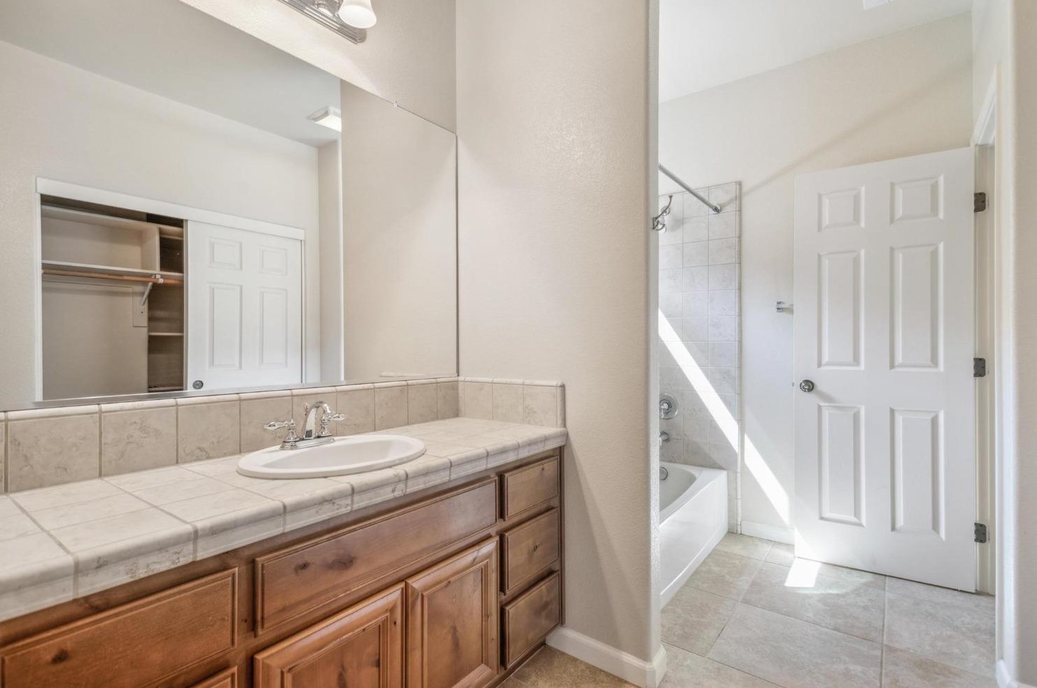 1920 Sevilla Dr, Roseville CA 95747-5062 exterior