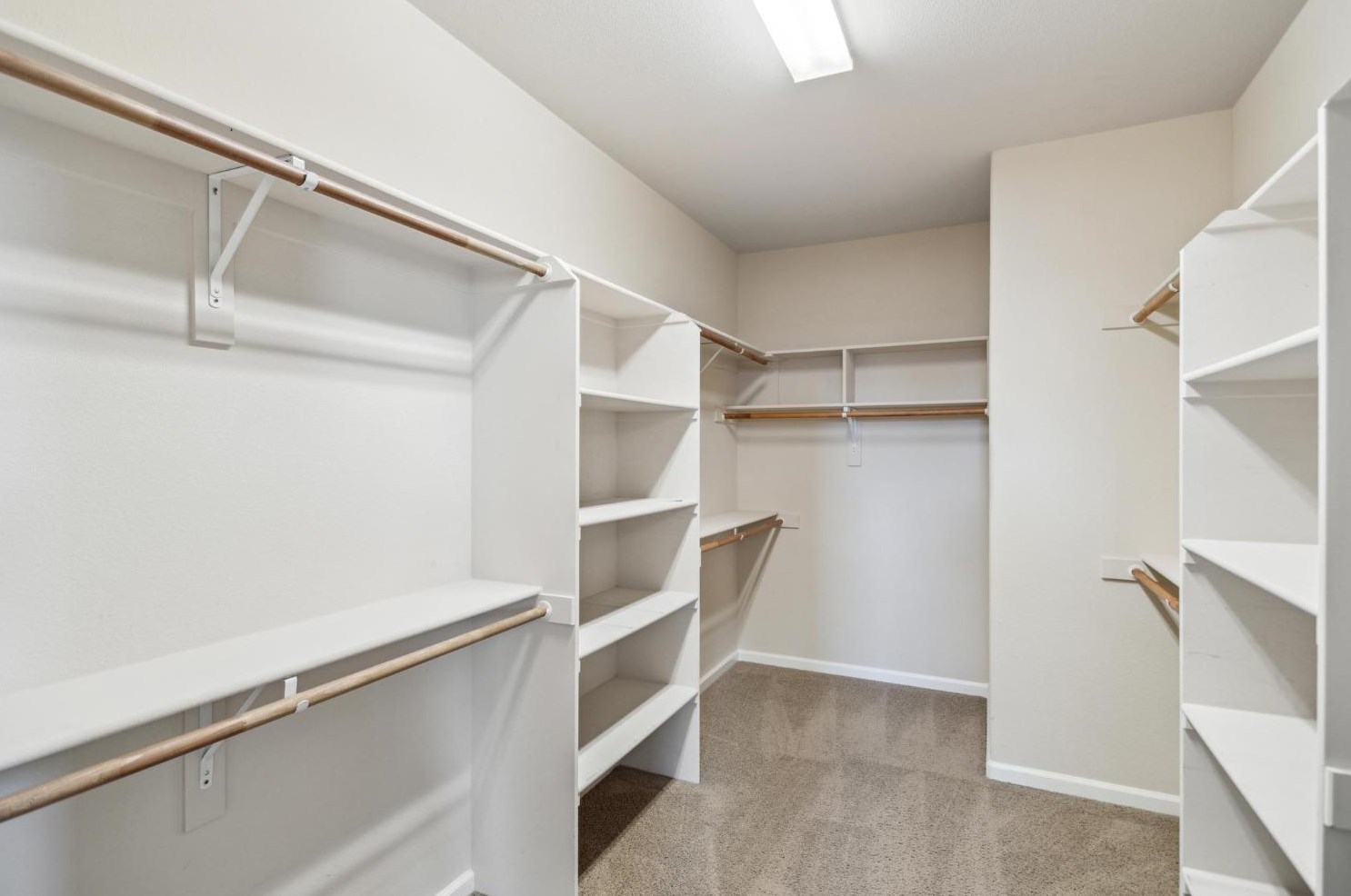 1920 Sevilla Dr, Roseville CA 95747-5062 exterior