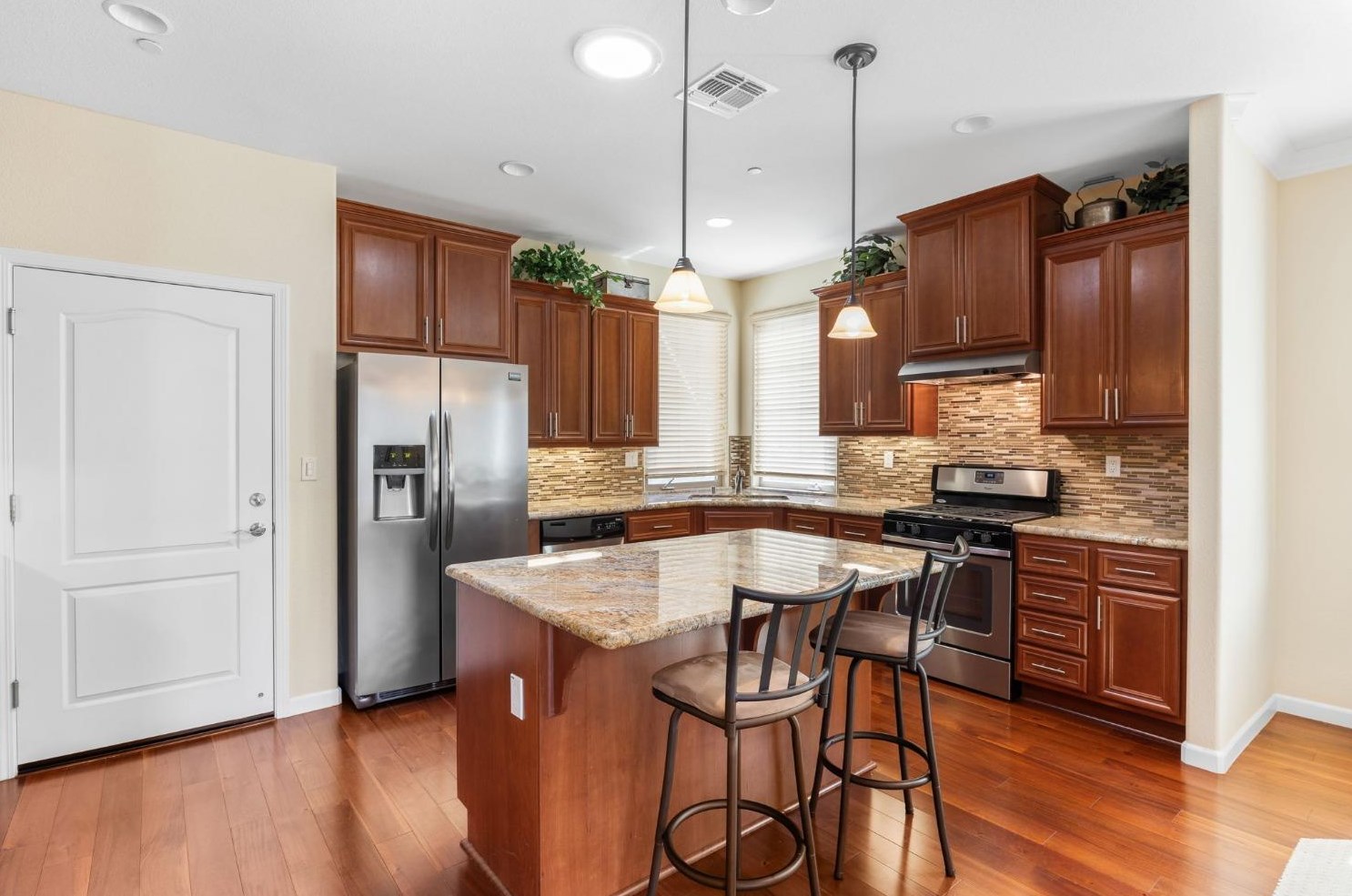 1568 Marseille Ln, Roseville CA  95747-5092 exterior