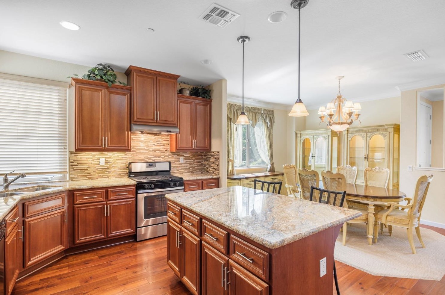 1568 Marseille Ln, Roseville CA  95747-5092 exterior