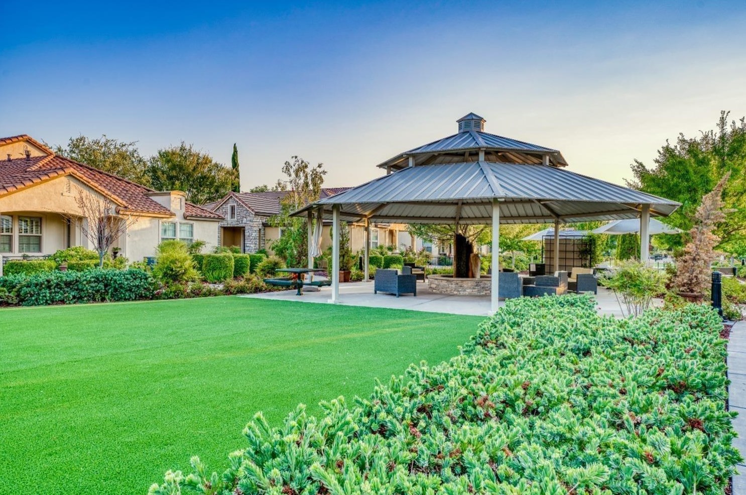1568 Marseille Ln, Roseville CA  95747-5092 exterior