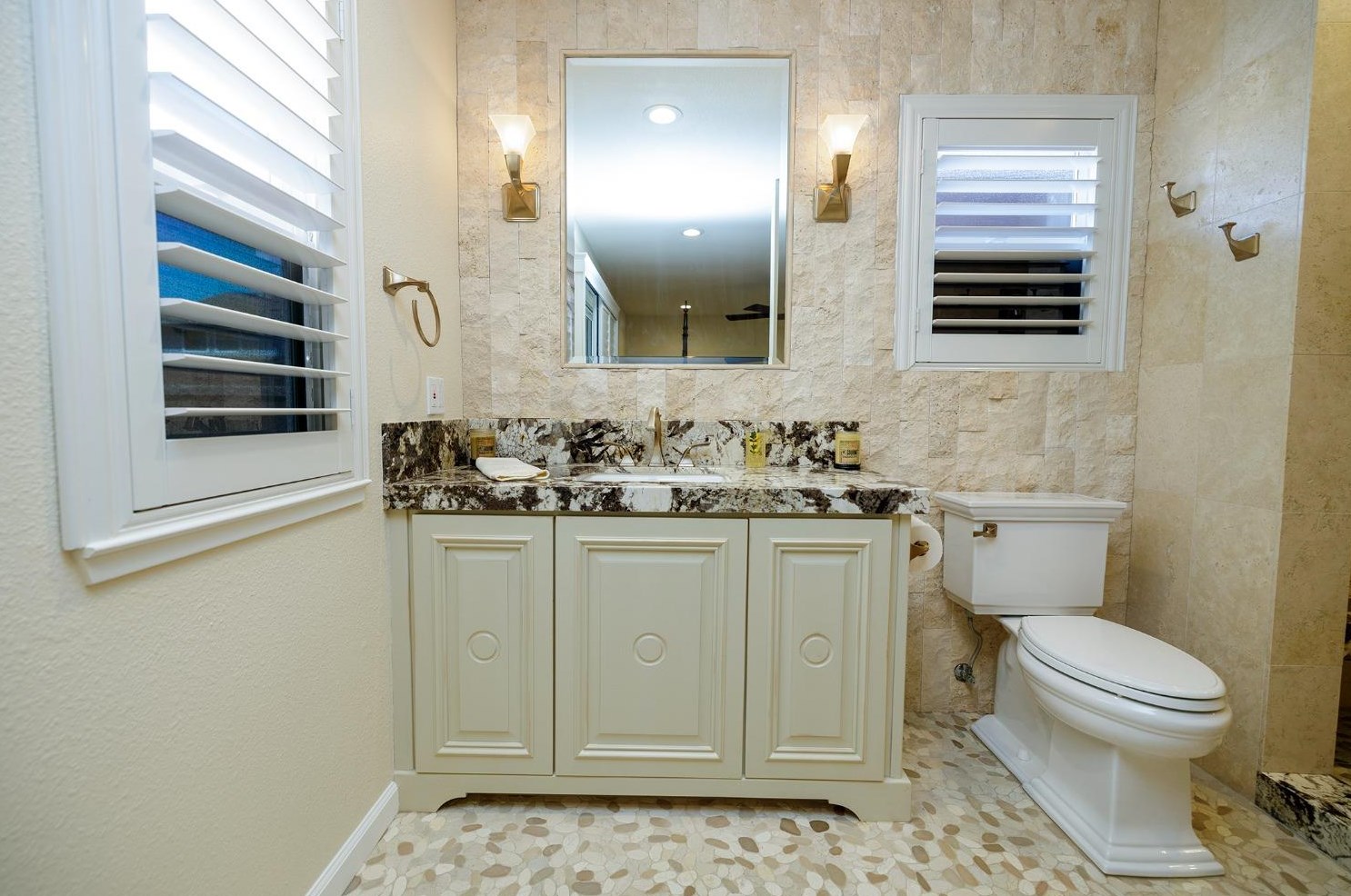 1103 Riv Blf Dr, Valley Home CA 95361-2657 exterior