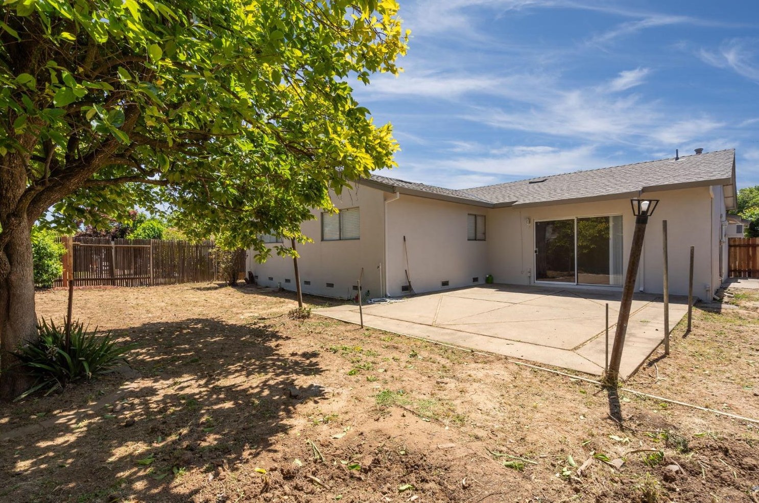 55 Ardsley Cir, Sacramento CA  95823-4117 exterior