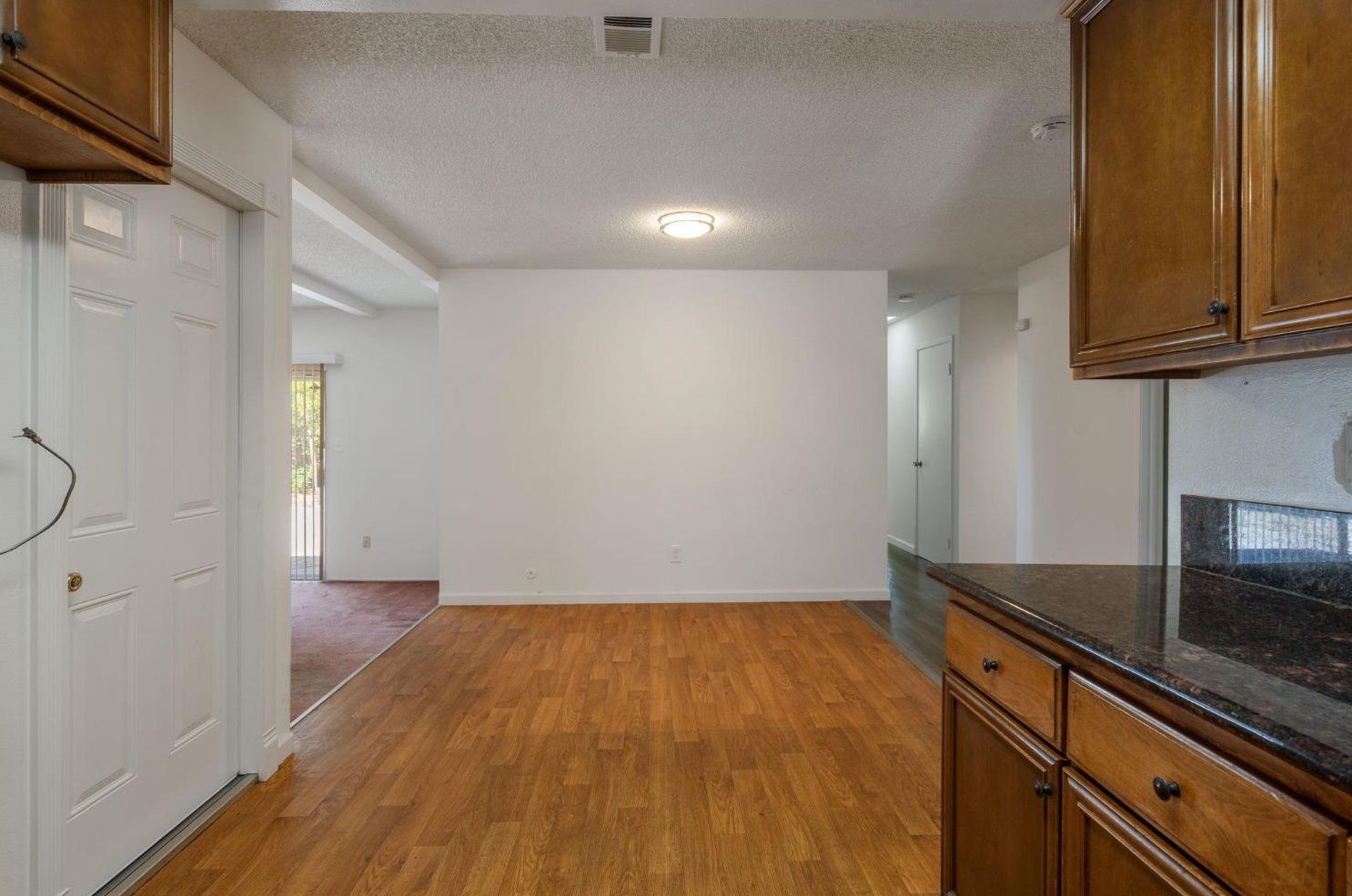 55 Ardsley Cir, Sacramento CA  95823-4117 exterior