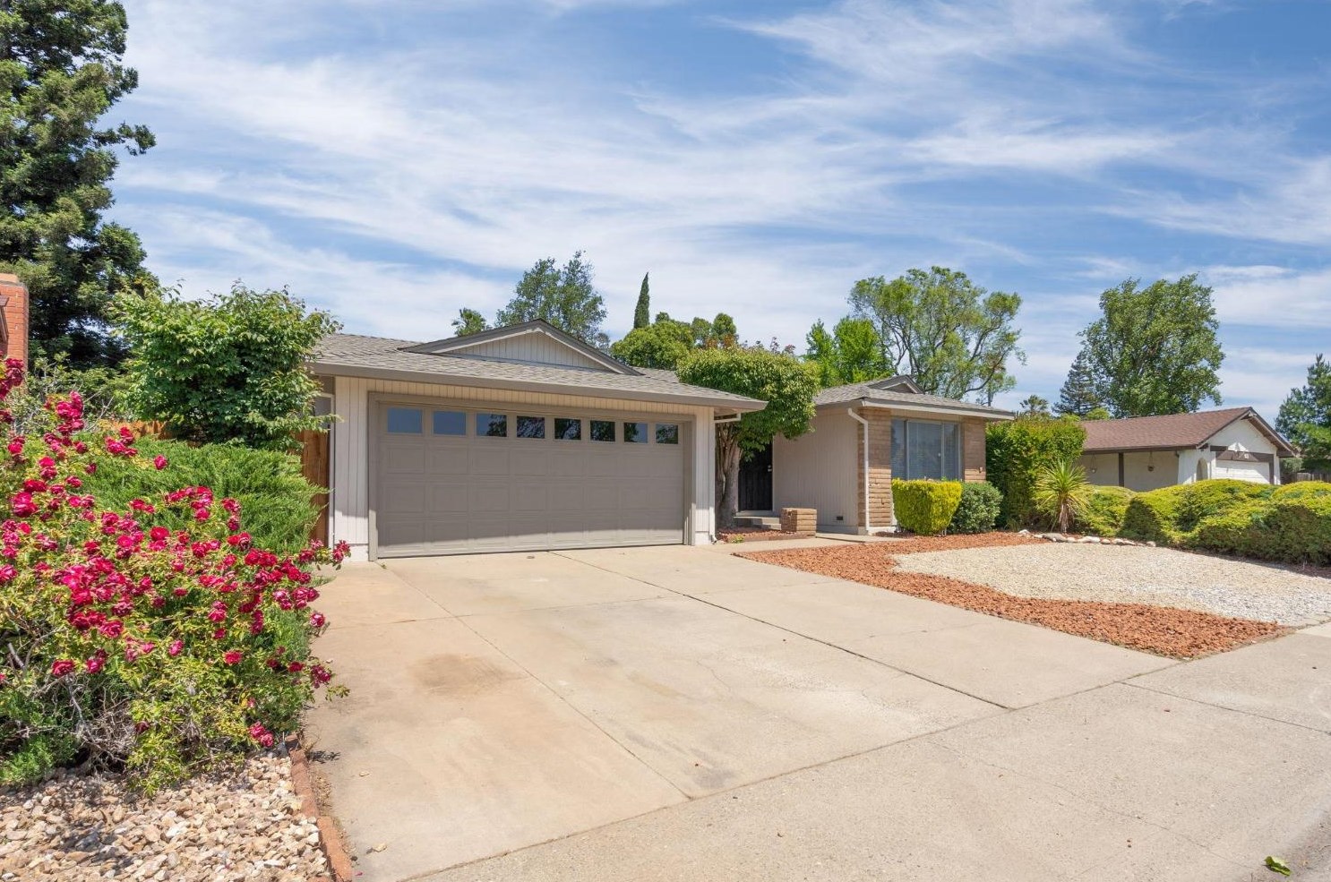55 Ardsley Cir, Sacramento CA  95823-4117 exterior