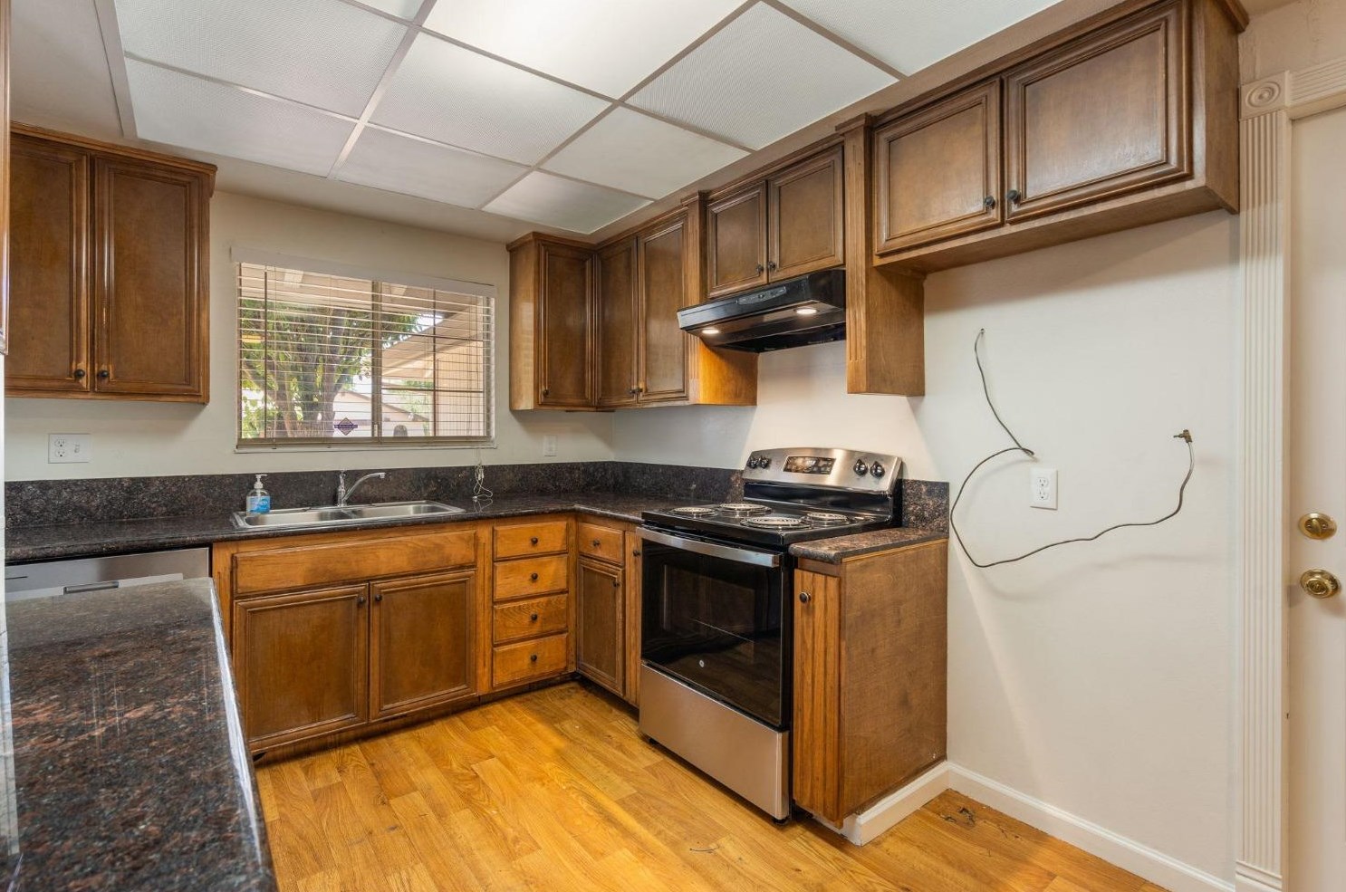 55 Ardsley Cir, Sacramento CA  95823-4117 exterior