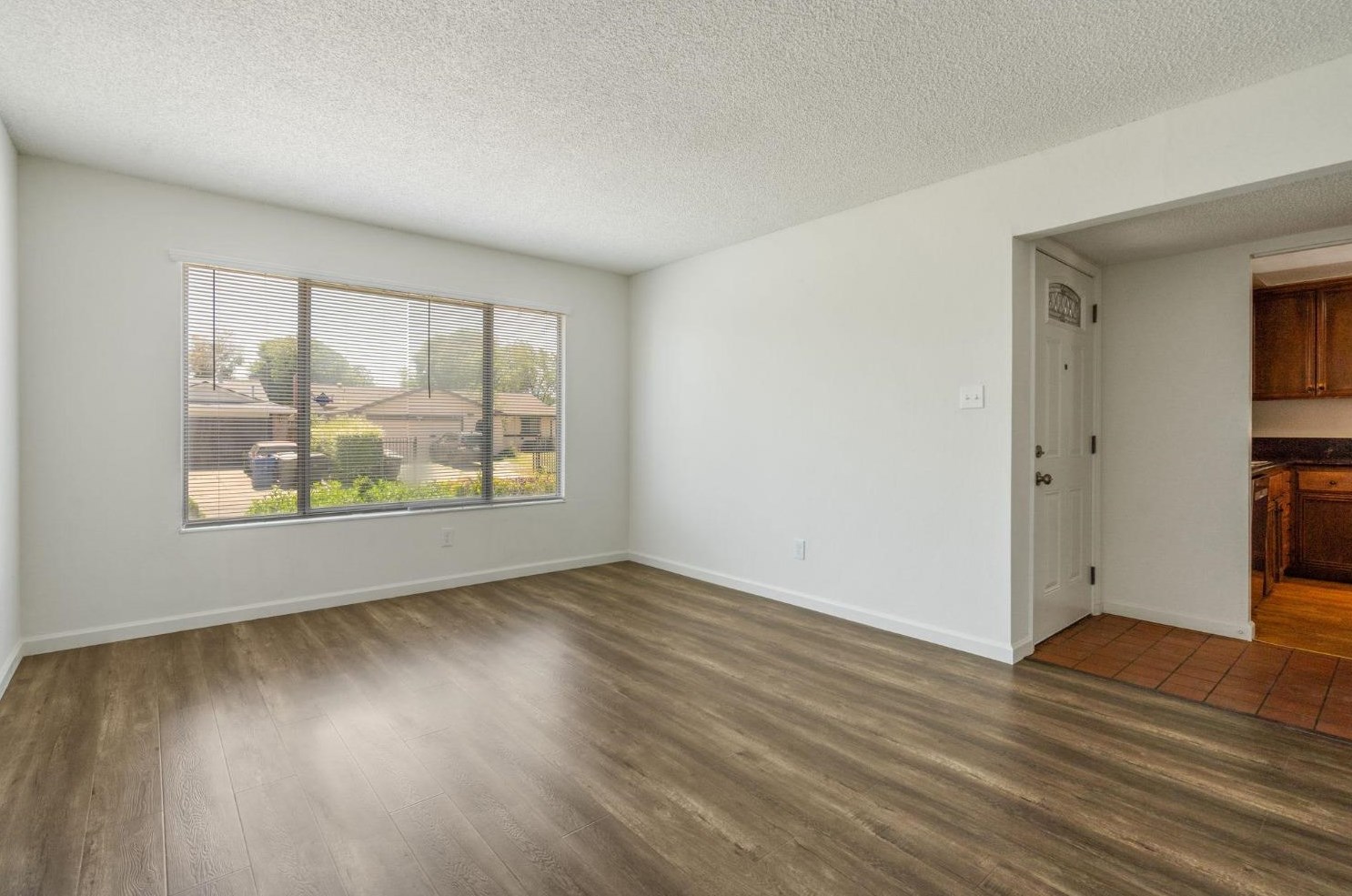 55 Ardsley Cir, Sacramento CA  95823-4117 exterior