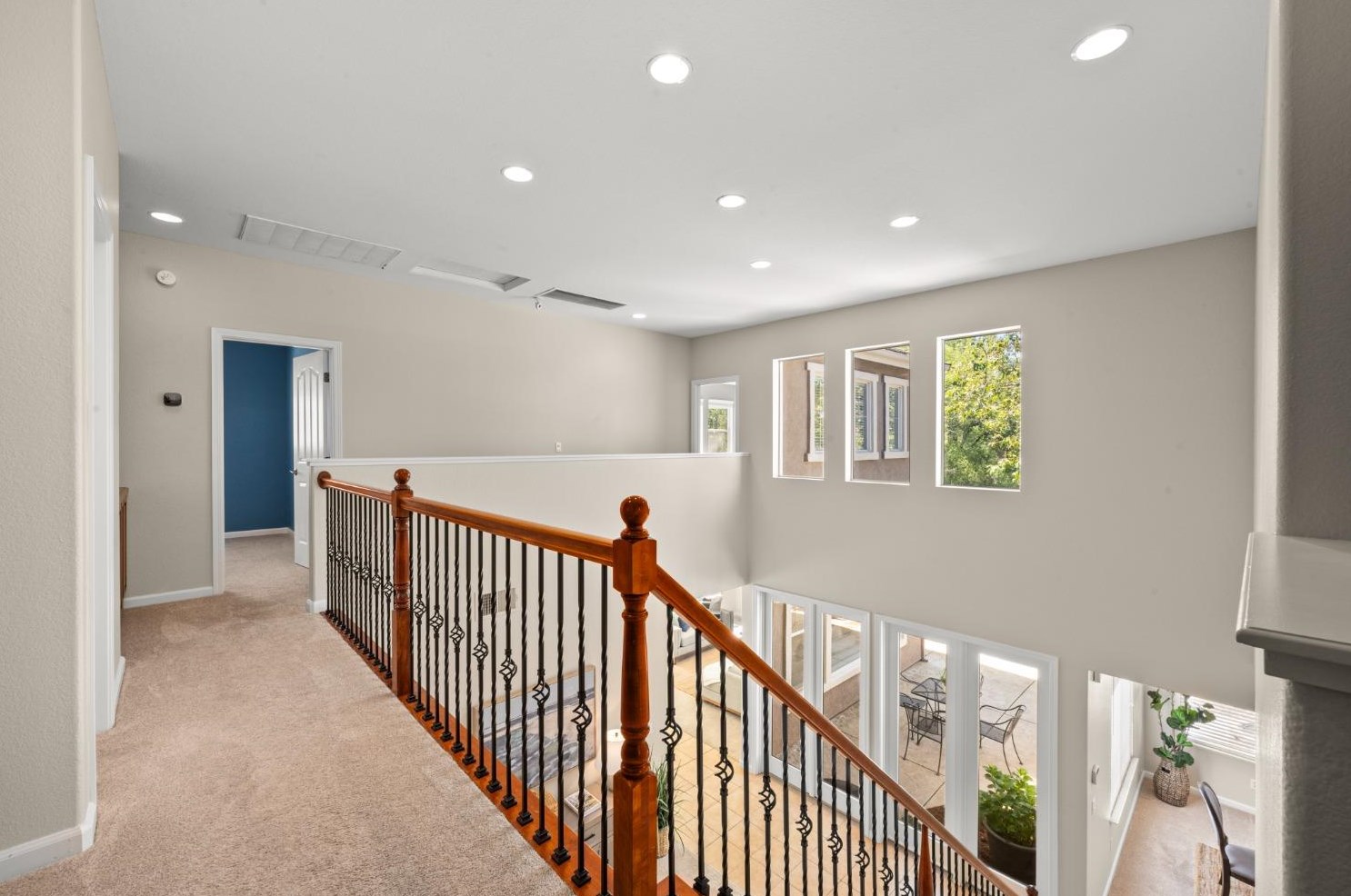 989 Smith Way, Folsom CA 95630-7338 exterior