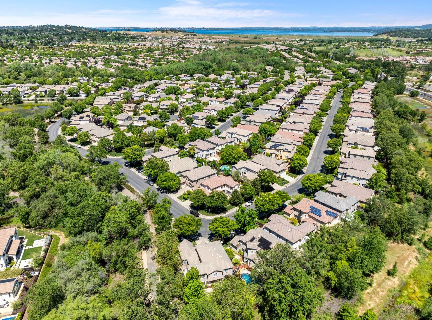 989 Smith Way, Folsom CA 95630-7338 exterior