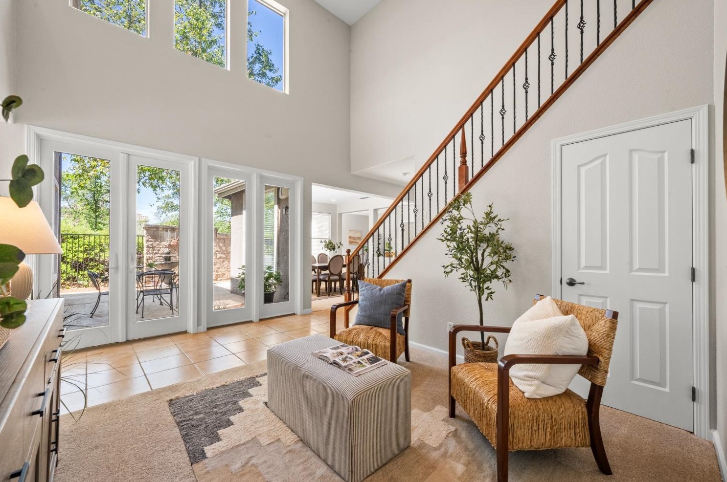 989 Smith Way, Folsom CA 95630-7338 exterior