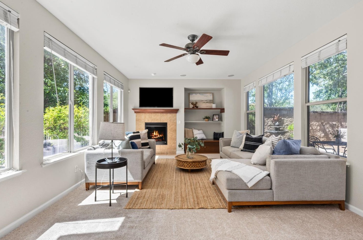 989 Smith Way, Folsom CA 95630-7338 exterior