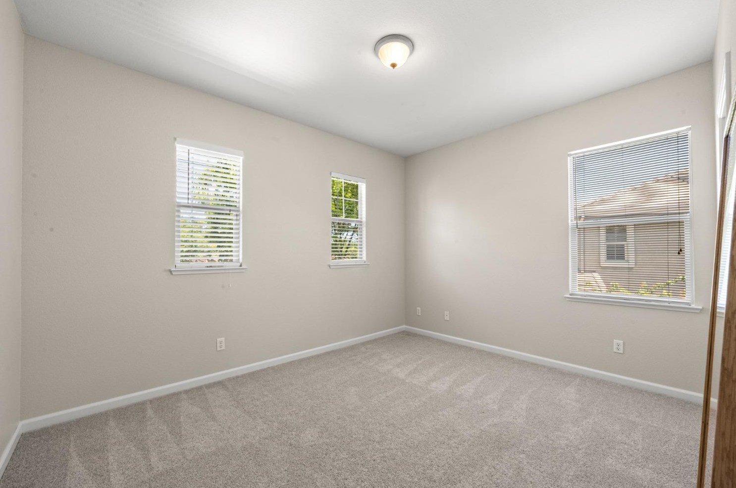 989 Smith Way, Folsom CA 95630-7338 exterior