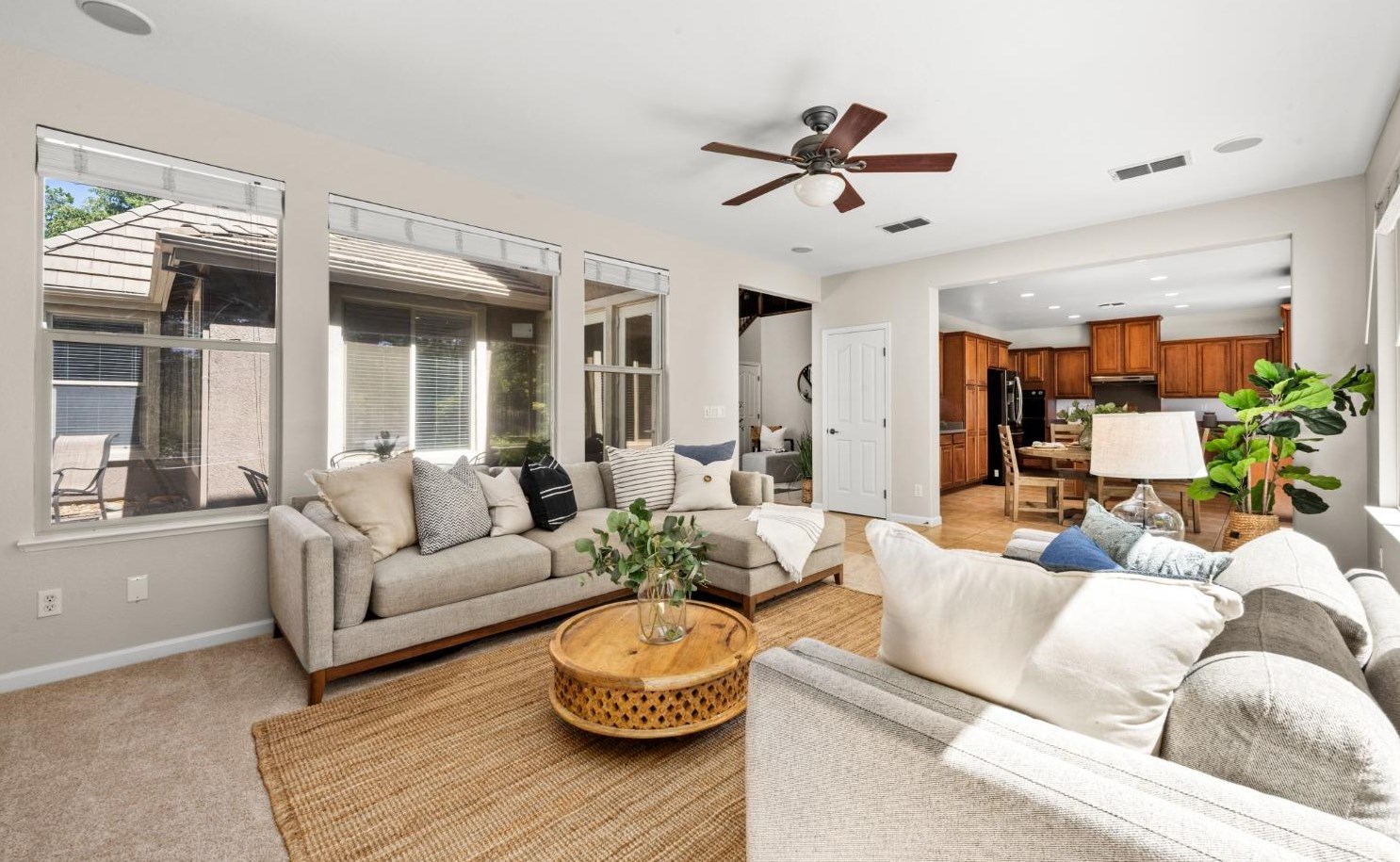 989 Smith Way, Folsom CA 95630-7338 exterior