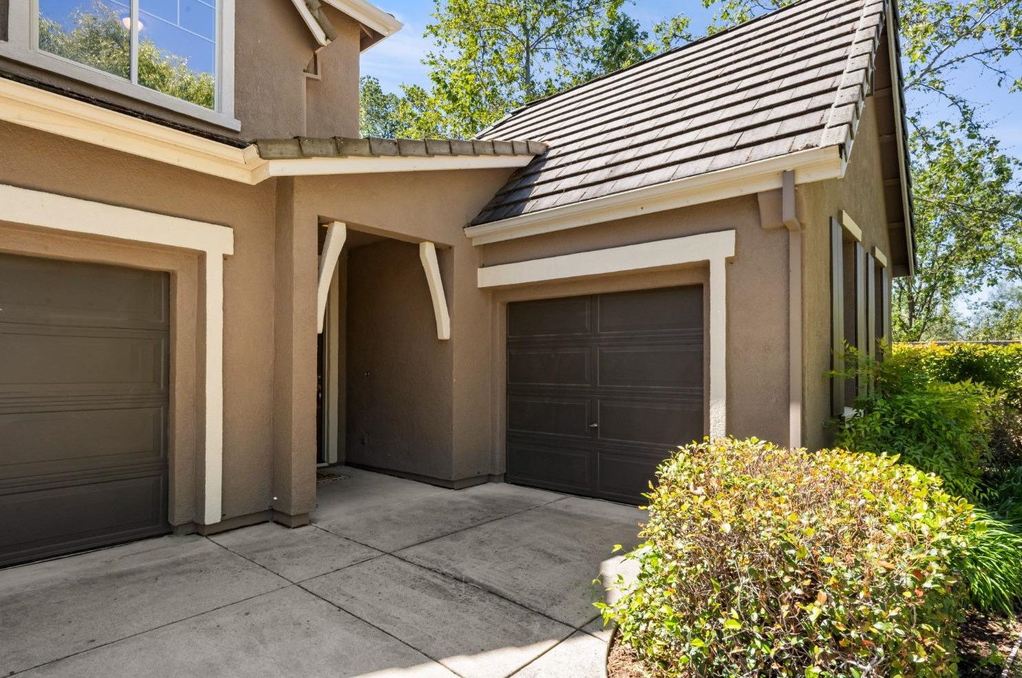 989 Smith Way, Folsom CA 95630-7338 exterior