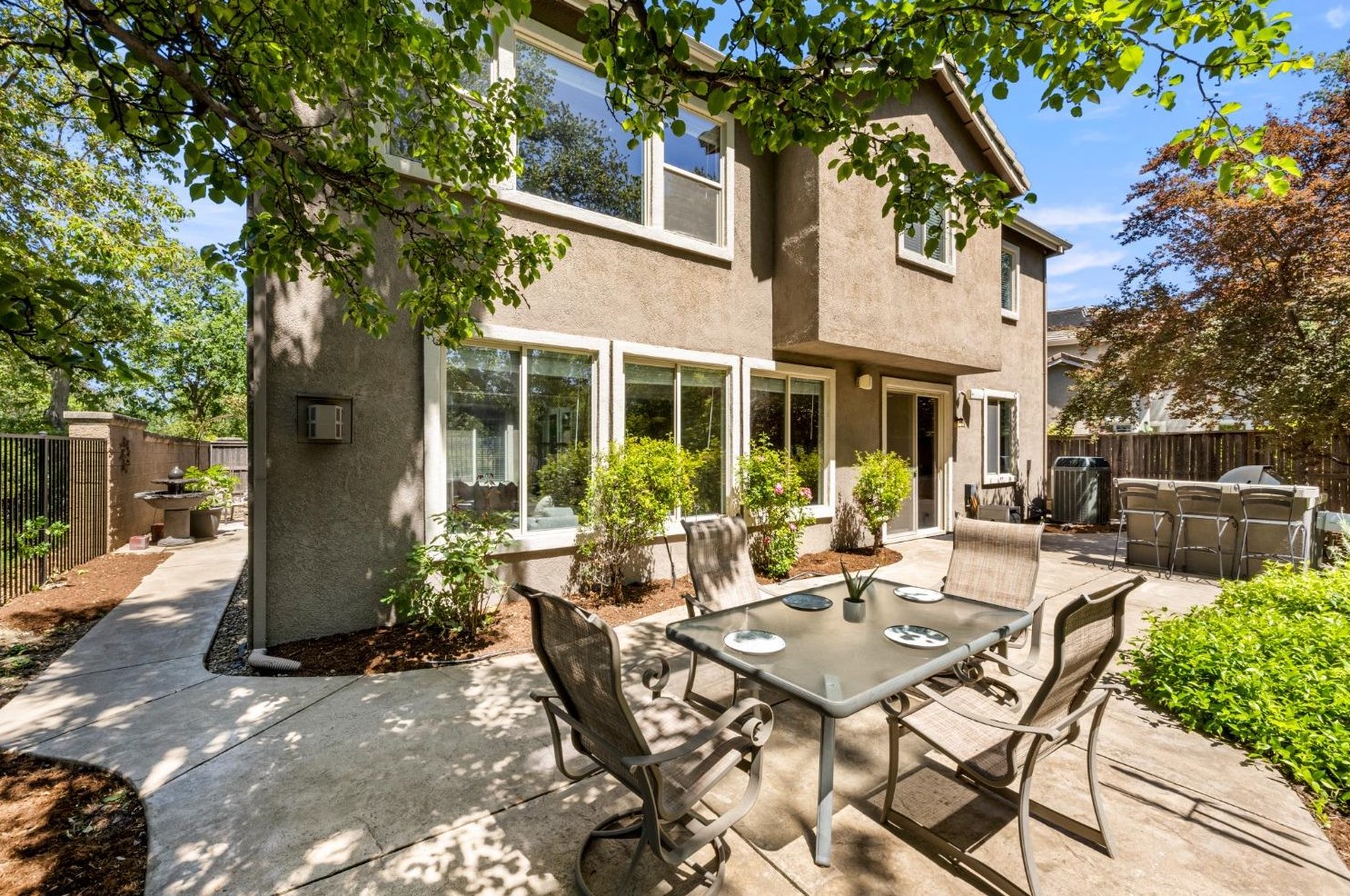 989 Smith Way, Folsom CA 95630-7338 exterior