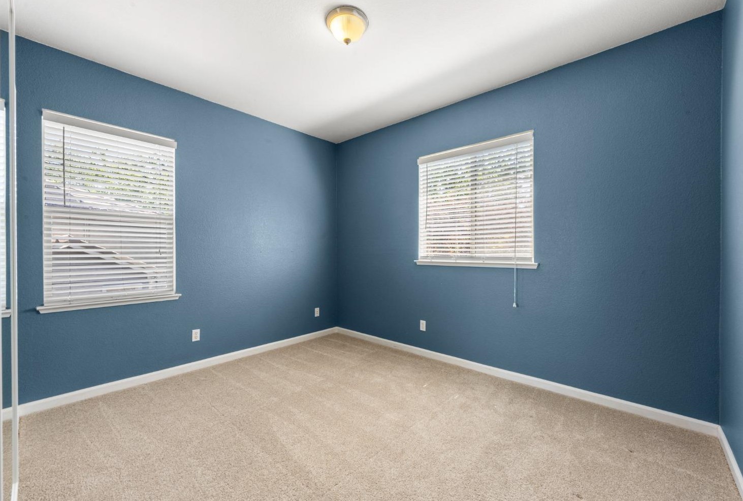 989 Smith Way, Folsom CA 95630-7338 exterior