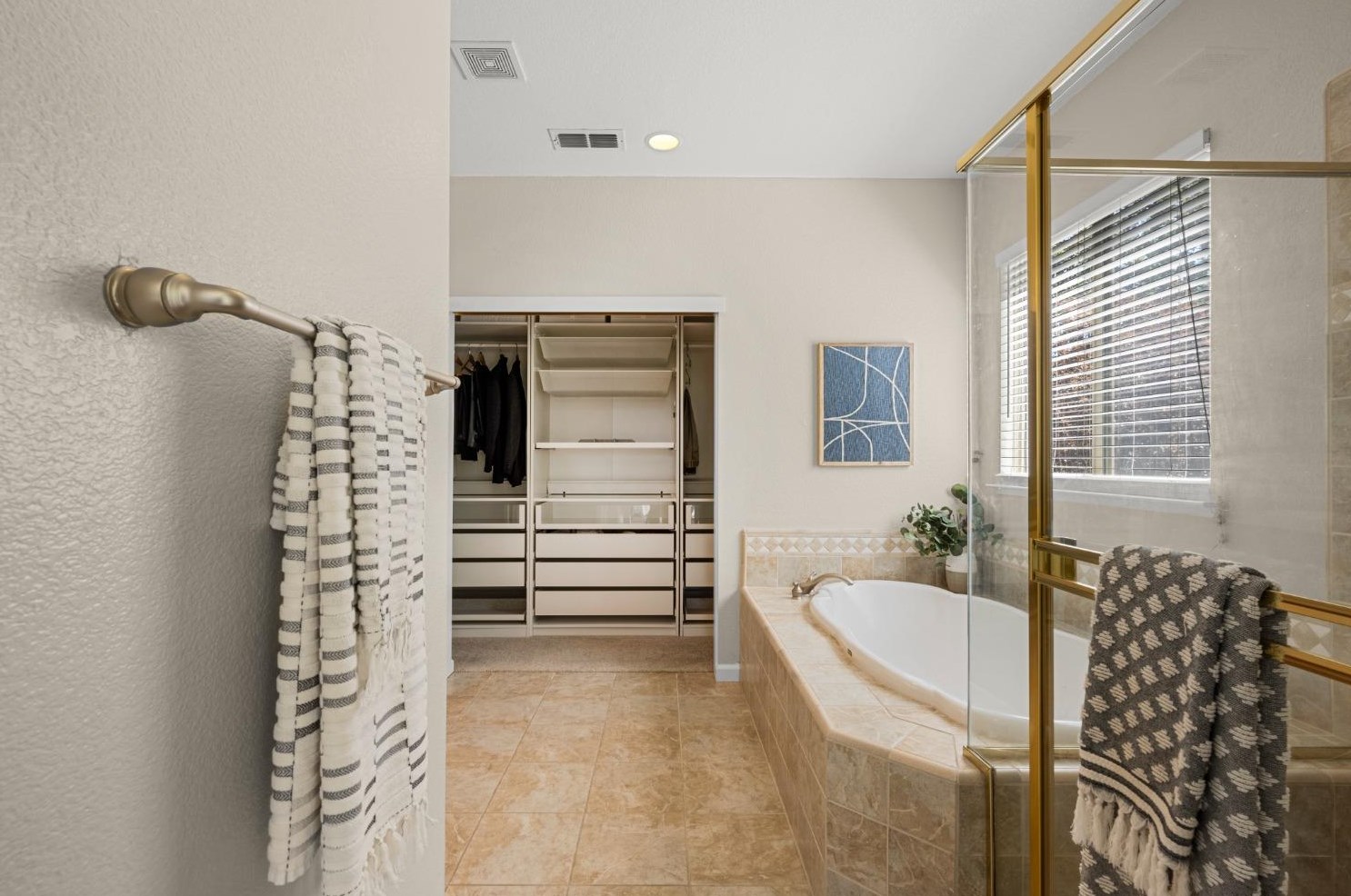 989 Smith Way, Folsom CA 95630-7338 exterior